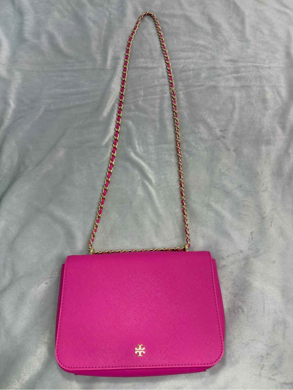 Tory Burch Hot Pink Crossbody Bag with Gold Chain - Picture 3 of 9
